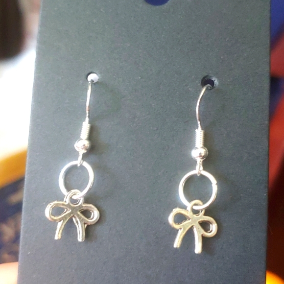 TonisintuitionS Jewelry - ❤❤Sterling Silver 925 The perfect bow earrings❤❤